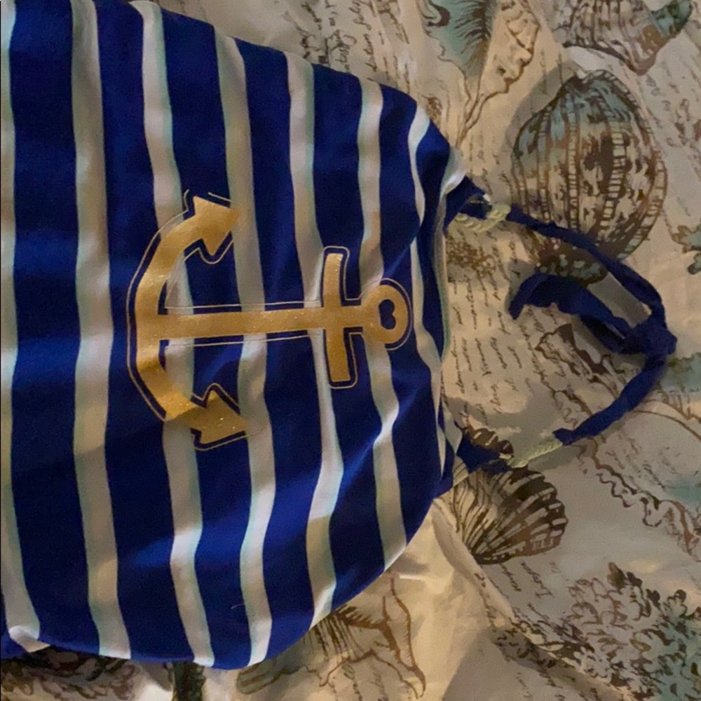 One-piece with anchor
